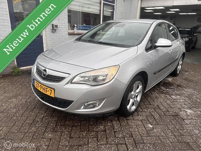 Grijs Occasion 2011 Opel Astra Edition Hatchback | € 4.175 (Eerlijke prijs) - Afbeelding 1/4