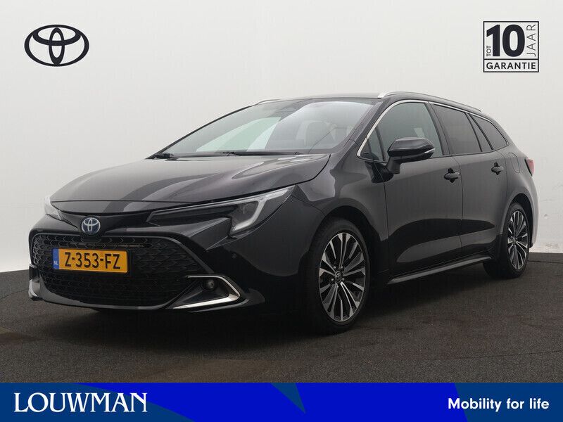 Zwart Gebruikt 2024 Toyota Corolla Hybrid Stationwagen | € 32.400 - Afbeelding 1/3