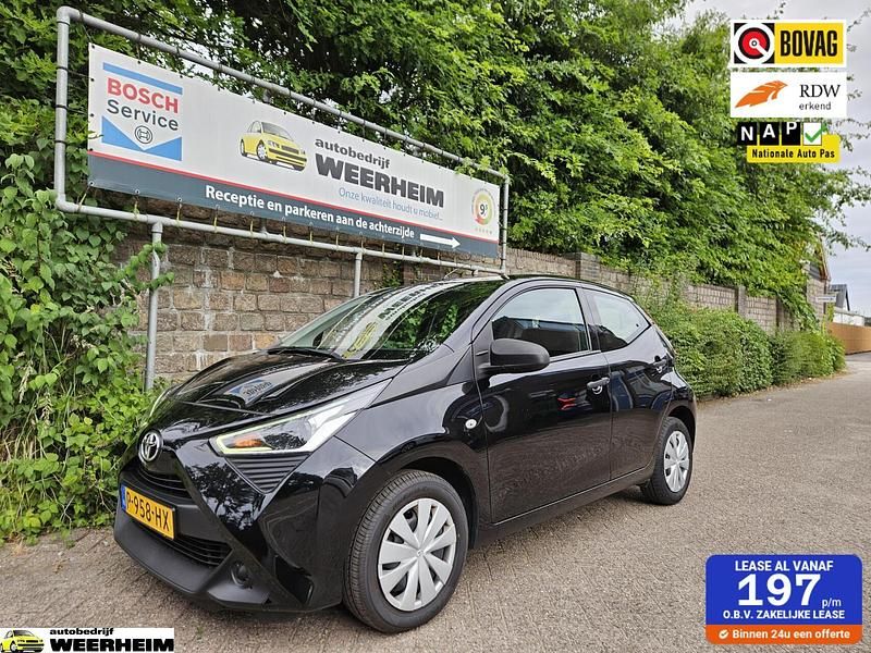 Zwart Gebruikt 2022 Toyota Aygo Hatchback | € 11.950 (Super prijs) - Afbeelding 1/4
