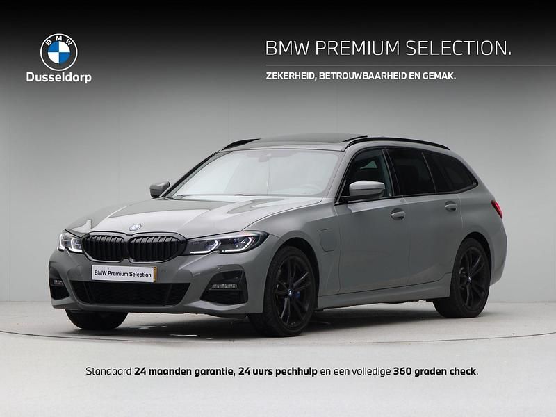 Grijs Occasion 2022 BMW 320e Executive Stationwagen | € 36.950 (Duur) - Afbeelding 1/4