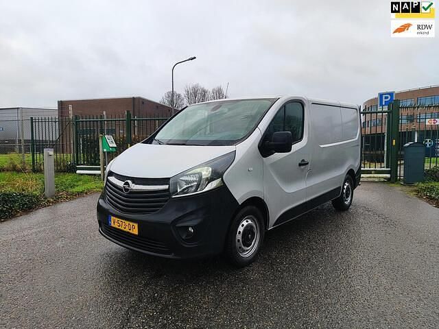 Zilver (metallic) Occasion 2017 Opel Vivaro Edition MPV | € 6.750 - Afbeelding 1/4