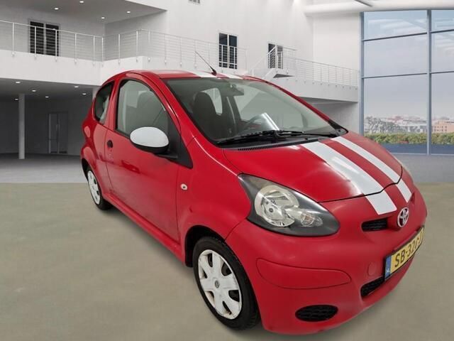 Occasion Toyota Aygo 68 PK (50 kW) 2009 Rood Hatchback
