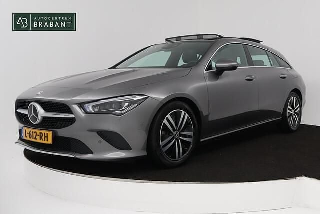 Grijs Gebruikt 2021 Mercedes CLA200 Shooting Brake Business Stationwagen | € 23.445 (Super prijs) - Afbeelding 1/4