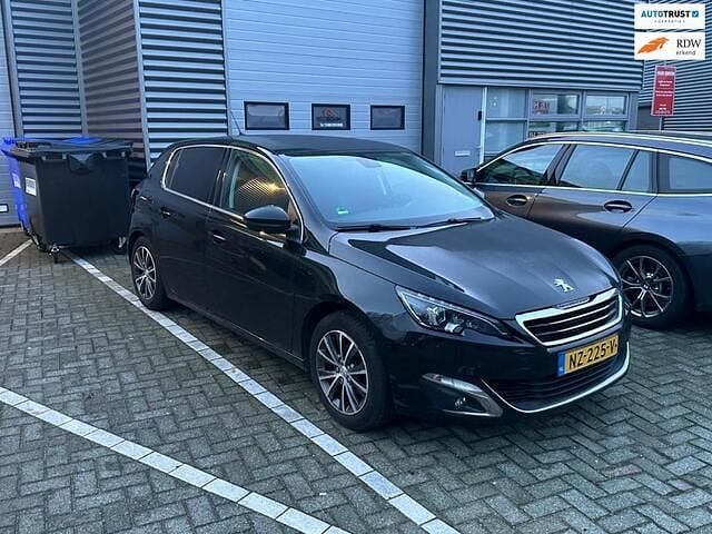 Occasion Peugeot 308 Allure 110 PK (80 kW) 2017 Zwart (metallic) Hatchback