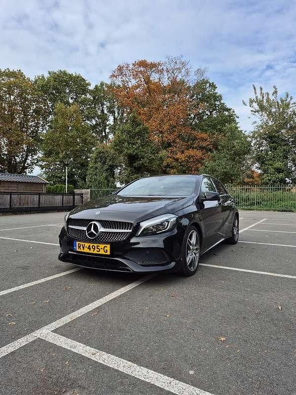 Zwart Gebruikt 2018 Mercedes A180 Business Stationwagen | € 18.000 (Goede deal) - Afbeelding 1/4