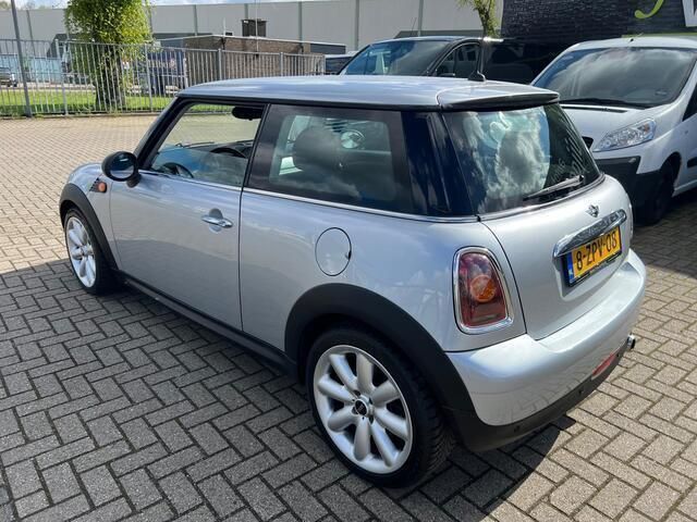 Occasion Mini ONE Salt 95 PK (69 kW) 2009 Grijs, metallic lak Hatchback