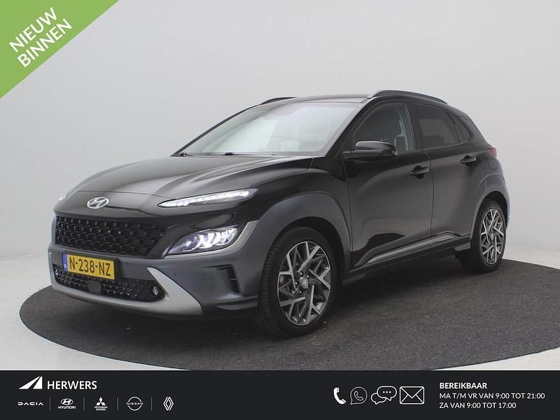 Phantom black pearl (mzh) Occasion 2022 Hyundai Kona Premium SUV | € 24.485 (Eerlijke prijs) - Afbeelding 1/4