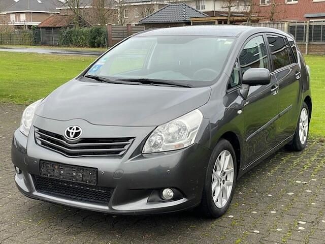 Grijs Occasion 2012 Toyota Verso Business Edition MPV | € 11.900 (Iets duurder) - Afbeelding 1/4