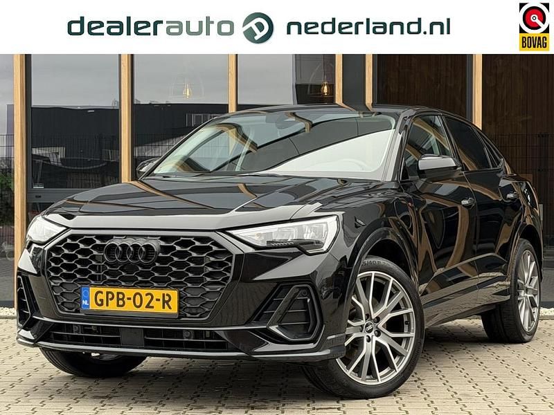 Zwart Gebruikt 2022 Audi Q3 Sport SUV | € 34.600 - Afbeelding 1/4