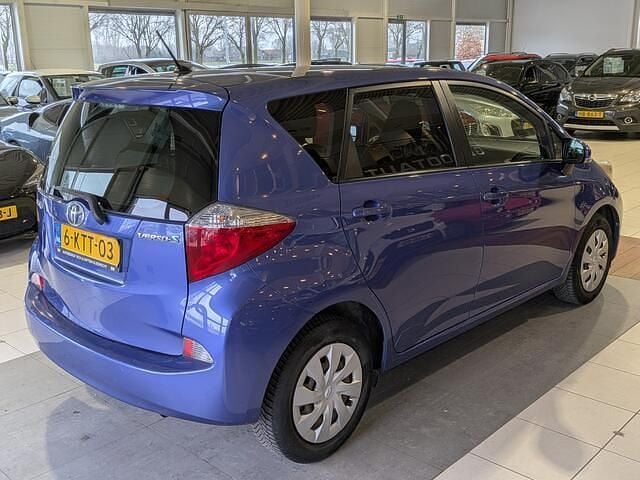 Occasion Toyota Verso-S 101 PK (74 kW) 2011 Blauw MPV