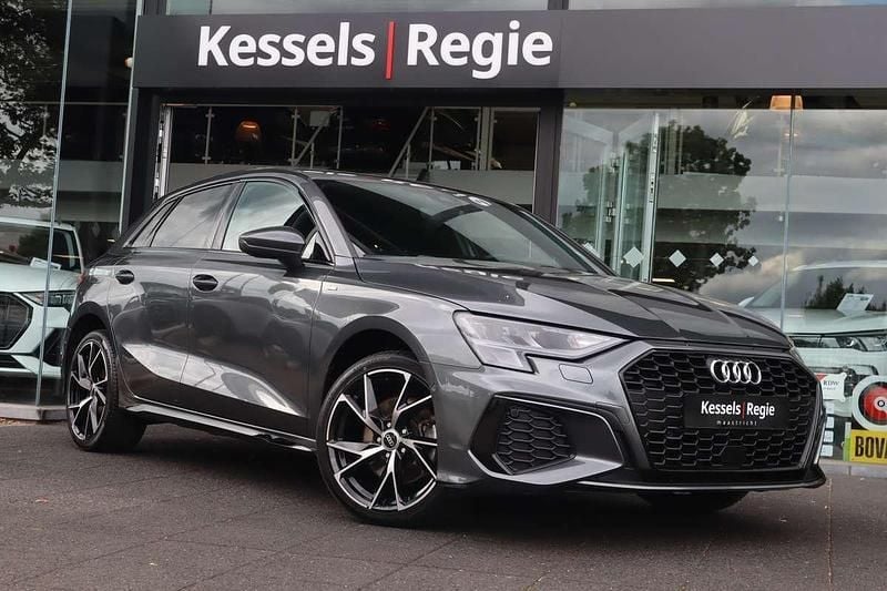 Grijs Gebruikt 2022 Audi A3 Sportback e-tron S-Line Sedan | € 32.950 (Eerlijke prijs) - Afbeelding 1/4