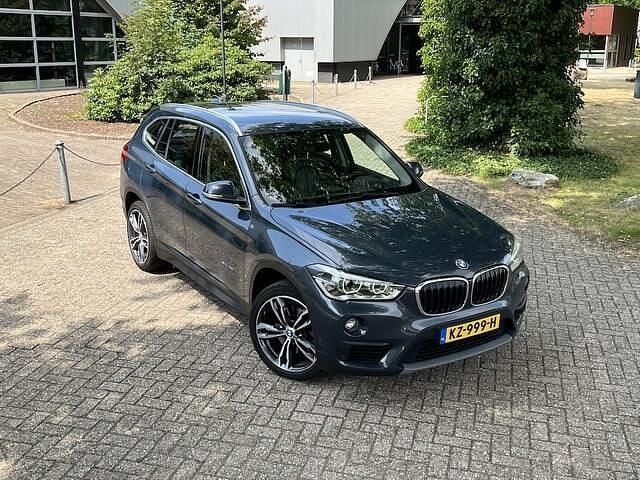 Grijs Gebruikt 2017 BMW X1 Executive SUV | € 19.650 (Goede deal) - Afbeelding 1/4