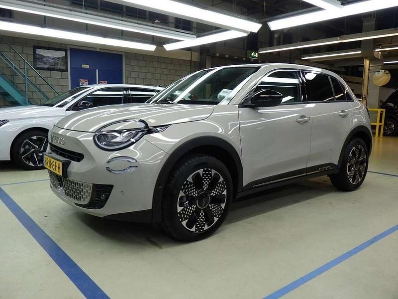 Grijs Gebruikt 2025 Fiat 600 La Prima SUV | € 29.900 - Afbeelding 1/4