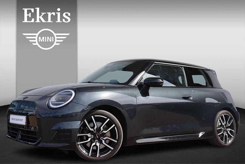 Grijs Gebruikt 2024 Mini Cooper Hatchback | € 34.900 - Afbeelding 1/4
