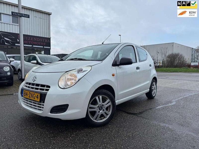 Wit Gebruikt 2013 Suzuki Alto Comfort Hatchback | € 4.695 (Eerlijke prijs) - Afbeelding 1/4