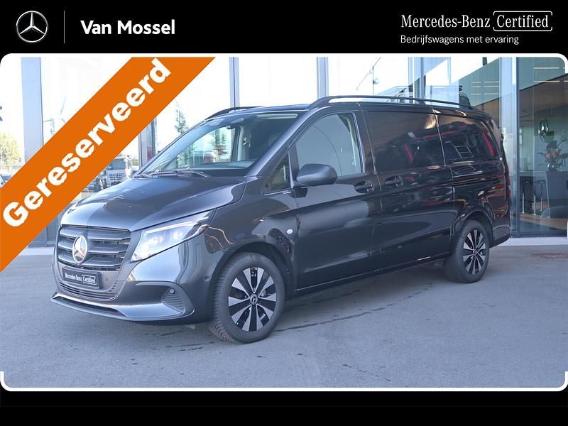 Grijs Gebruikt 2024 Mercedes Vito MPV | € 47.945 - Afbeelding 1/4