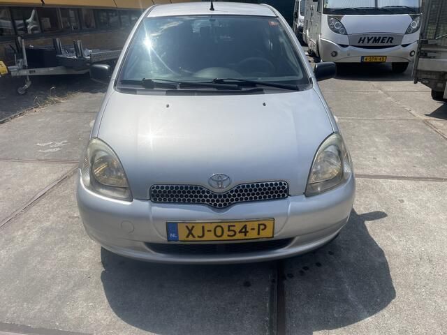 Grijs Gebruikt 2004 Toyota Yaris Terra Hatchback | € 950 (Super prijs) - Afbeelding 1/4