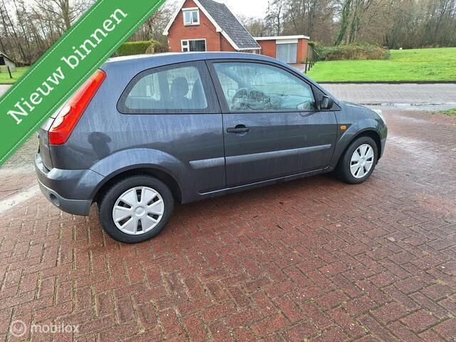 Occasion Ford Fiesta Style 69 PK (50 kW) 2006 Grijs Hatchback