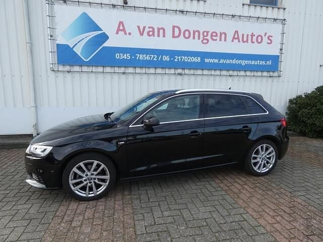 Zwart (metallic) Gebruikt 2016 Audi A3 Sport Hatchback | € 13.995 (Eerlijke prijs) - Afbeelding 1/4