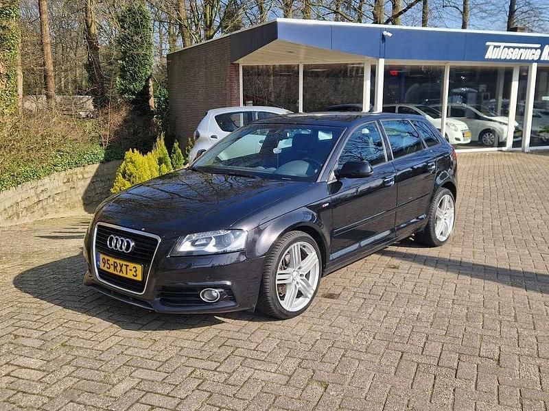 Zwart Gebruikt 2011 Audi A3 Stationwagen | € 5.000 - Afbeelding 1/4