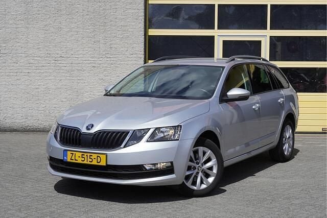 Grijs, metallic lak Gebruikt 2019 Skoda Octavia Business Line Stationwagen | € 12.950 (Goede deal) - Afbeelding 1/4