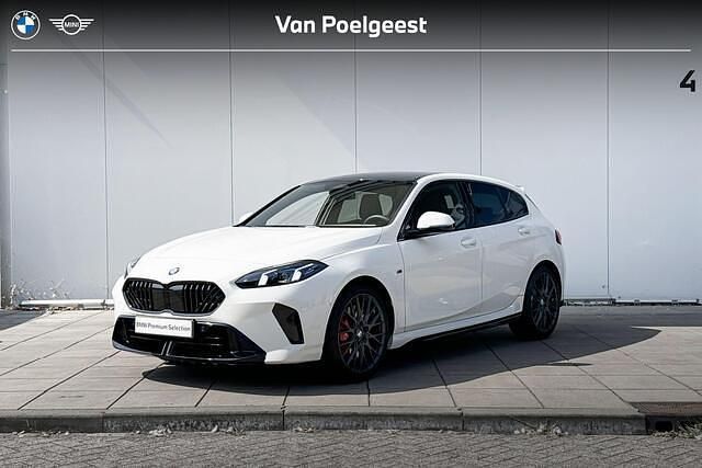 Wit Gebruikt 2025 BMW 120 M Sport Hatchback | € 41.900 (Super prijs) - Afbeelding 1/4