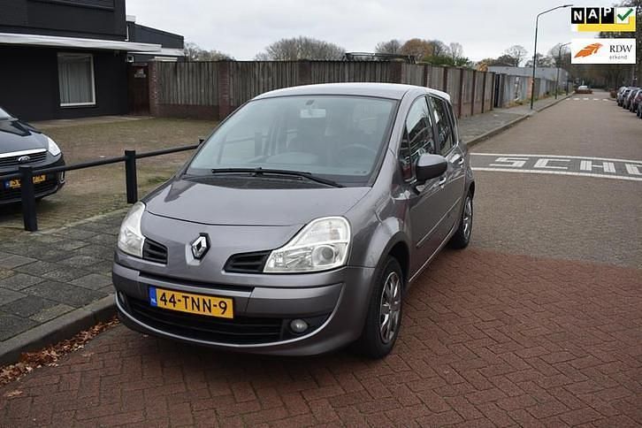 Grijs Occasion 2012 Renault Grand Modus Night&Day MPV | € 4.950 (Eerlijke prijs) - Afbeelding 1/4
