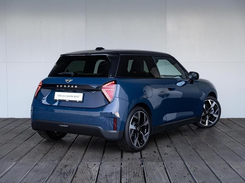 Nieuw Mini Cooper Favoured 135 kW (184 PK) 2025 Blauw Hatchback