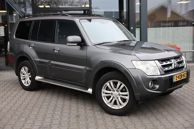 Grijs Occasion 2012 Mitsubishi Pajero SUV | € 9.995 - Afbeelding 1/4
