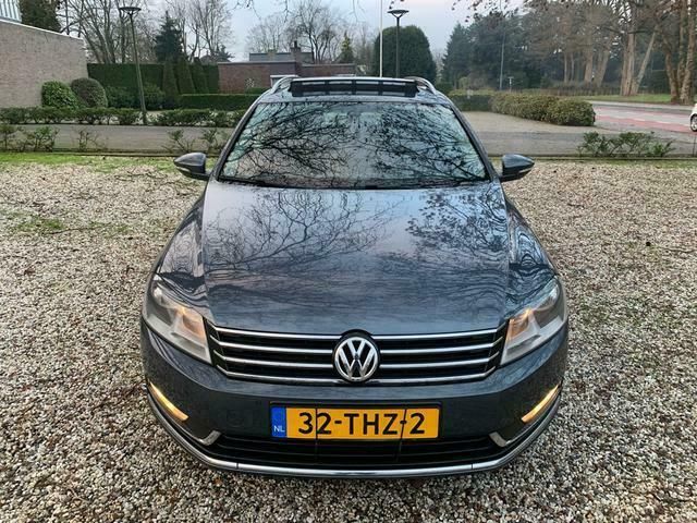 Grijs Gebruikt 2012 VW Passat Comfortline Stationwagen | € 7.750 (Iets duurder) - Afbeelding 1/4