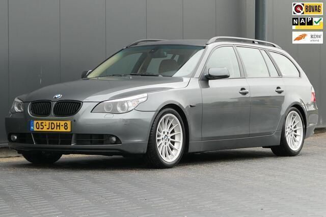 Grijs, metallic lak Gebruikt 2006 BMW 525 Stationwagen | € 5.940 (Eerlijke prijs) - Afbeelding 1/4