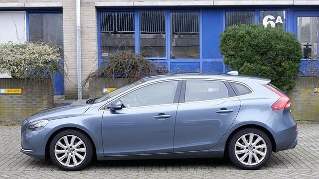 Occasion Volvo V40 Momentum 114 PK (83 kW) 2013 Blauw (metallic) Hatchback