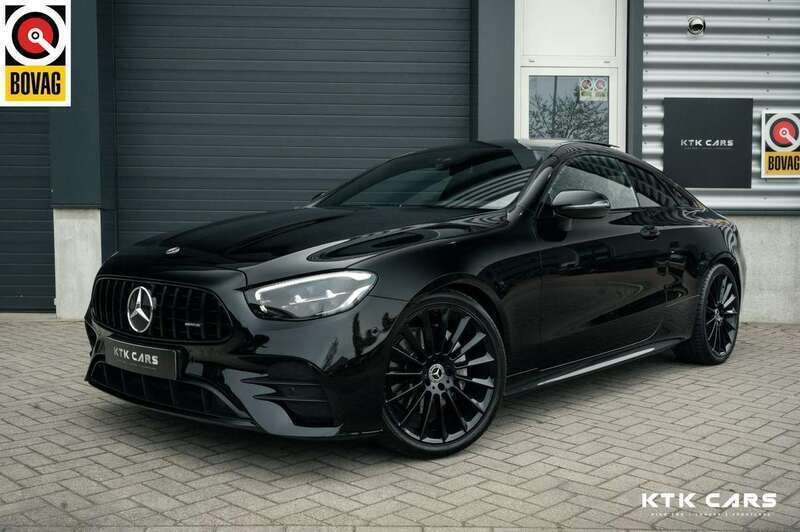 Zwart Gebruikt 2021 Mercedes E200 AMG line Coupé | € 57.409 (Duur) - Afbeelding 1/4