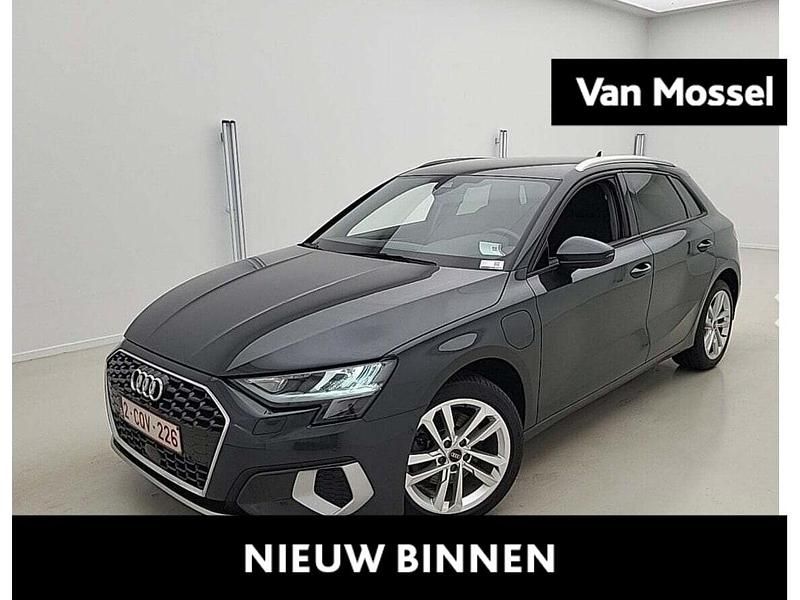 Grijs Gebruikt 2021 Audi A3 Sportback Advanced Hatchback | € 26.895 (Eerlijke prijs) - Afbeelding 1/1
