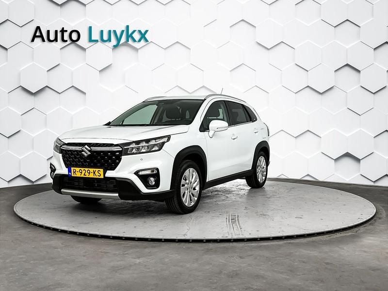 Wit Gebruikt 2022 Suzuki SX4 S-Cross SUV | € 25.940 (Eerlijke prijs) - Afbeelding 1/4