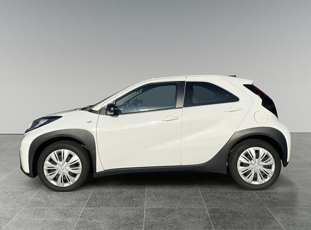 Wit Gebruikt 2023 Toyota Aygo Play Hatchback | € 14.250 (Eerlijke prijs) - Afbeelding 1/4