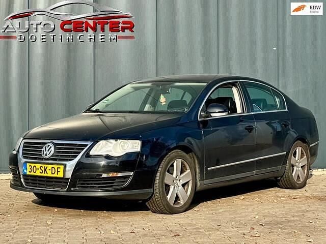 Zwart Gebruikt 2006 VW Passat Highline Sedan | € 799 (Super prijs) - Afbeelding 1/4