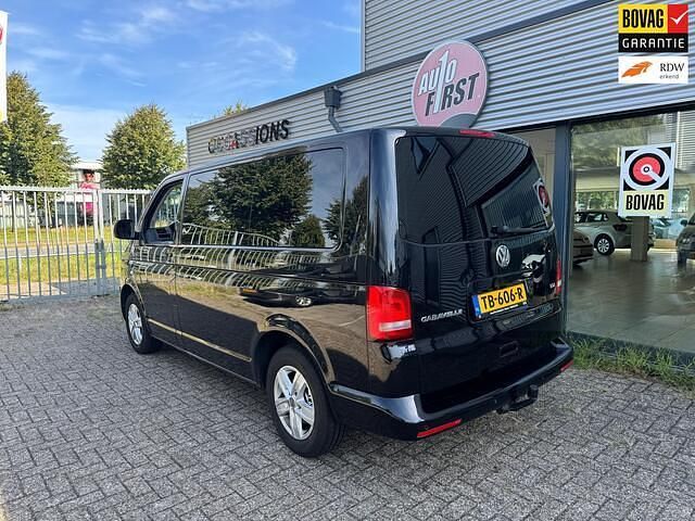 Zwart Gebruikt 2013 VW T5 Highline Van | € 18.950 - Afbeelding 1/4