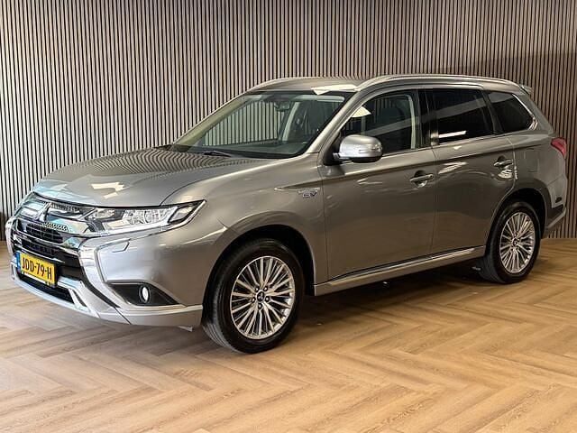 Grijs Gebruikt 2021 Mitsubishi Outlander Intense SUV | € 21.995 (Goede deal) - Afbeelding 1/4