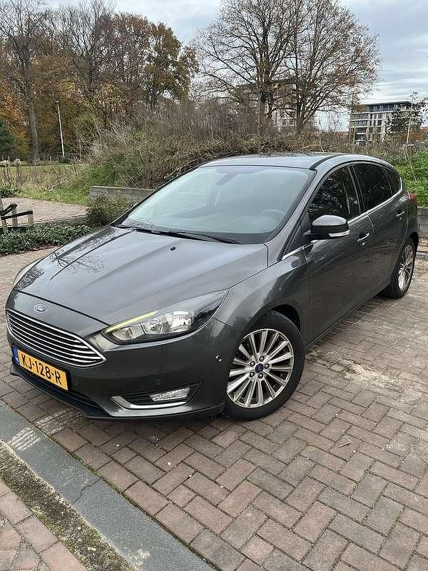 Grijs Occasion 2016 Ford Focus Hatchback | € 5.000 (Eerlijke prijs) - Afbeelding 1/4