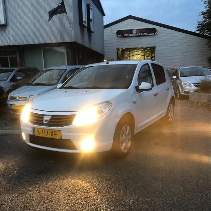 Gebruikt 2010 Dacia Sandero Lauréate | € 1.295 (Goede deal) - Afbeelding 1/4