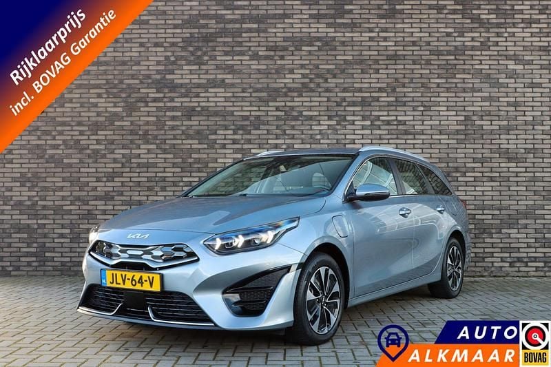 Grijs Gebruikt 2022 Kia Ceed Hatchback | € 22.700 (Eerlijke prijs) - Afbeelding 1/4
