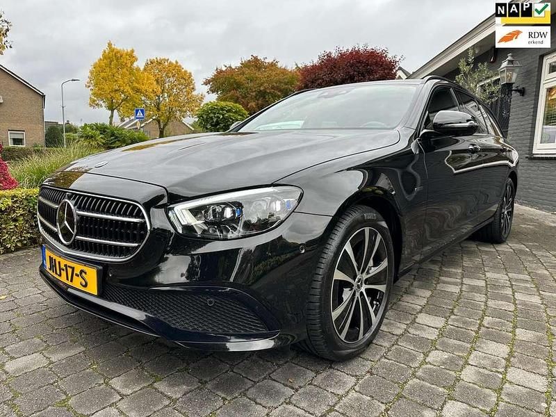 Zwart Gebruikt 2021 Mercedes E300 Stationwagen | € 33.900 (Super prijs) - Afbeelding 1/4