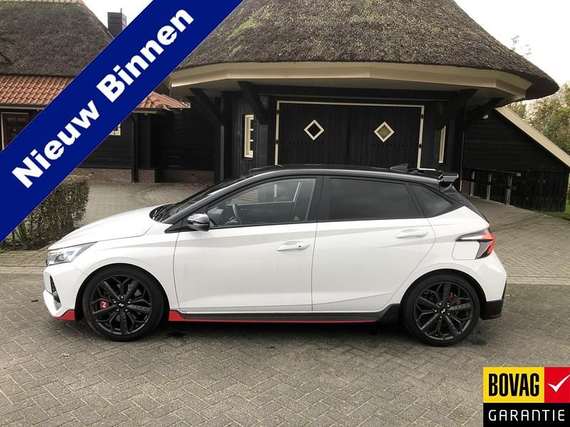 Wit Occasion 2021 Hyundai i20 Hatchback | € 36.750 - Afbeelding 1/4