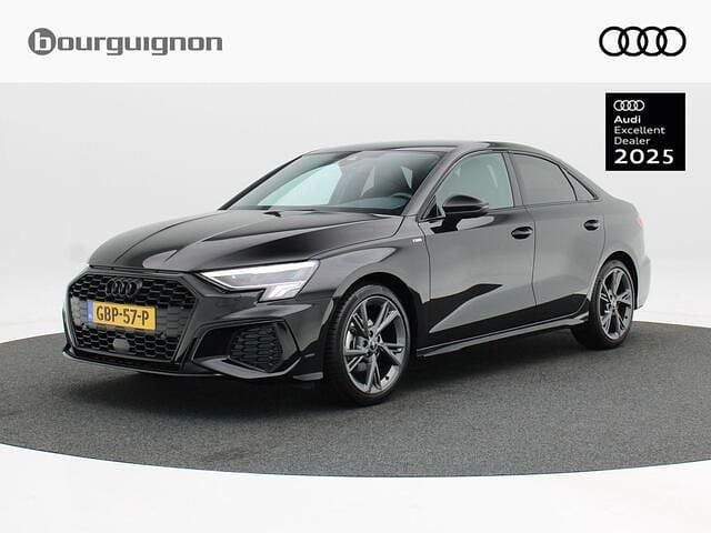 Zwart Gebruikt 2024 Audi A3 S-Line Sedan | € 34.350 (Eerlijke prijs) - Afbeelding 1/4