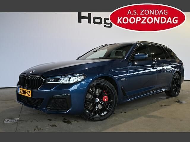 Blauw Occasion 2022 BMW 530e Comfort Edition Stationwagen | € 39.940 (Eerlijke prijs) - Afbeelding 1/4