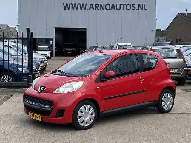 Rood Gebruikt 2011 Peugeot 107 Access Hatchback | € 2.250 (Eerlijke prijs) - Afbeelding 1/4