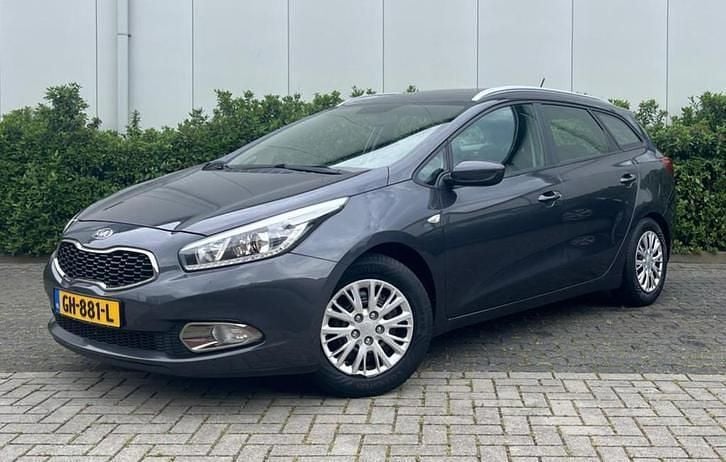 Blauw Gebruikt 2015 Kia Ceed Comfort Hatchback | € 6.950 (Goede deal) - Afbeelding 1/4