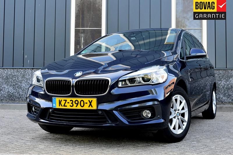 Blauw Gebruikt 2017 BMW 218 Executive Stationwagen | € 18.950 (Iets duurder) - Afbeelding 1/4