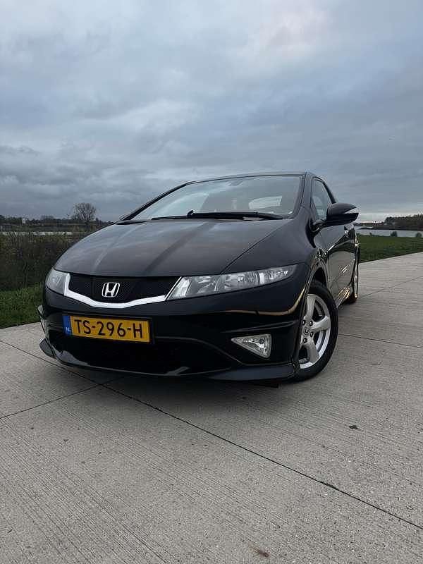 Zwart Gebruikt 2009 Honda Civic Hatchback | € 6.750 (Eerlijke prijs) - Afbeelding 1/4
